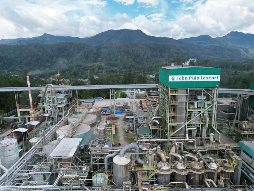 Pemerintah resmi mencabut izin PT Toba Pulp Lestari sebagai langkah tegas menyikapi bencana ekologis yang melanda wilayah Aceh, Sumatra Utara (Sumut) dan Sumatra Barat (Sumbar).