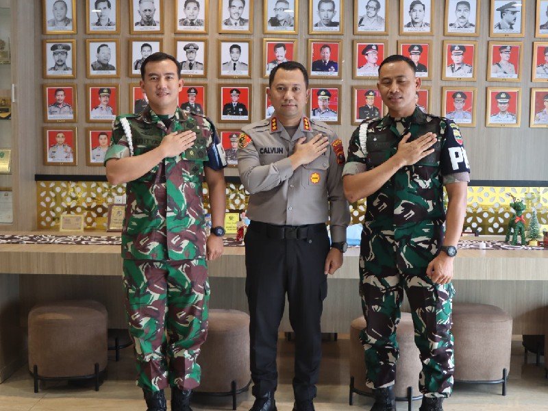 Kunjungan Dan Denpom I/5 Medan Letkol Cpm Atep Priatna, S.H., M.Tr. (Mil) disambut hangat Kapolrestabes Medan Kombes Pol Dr. Jean Calvijn Simanjuntak, S.I.K., M.H, Senin (12/1/2026).