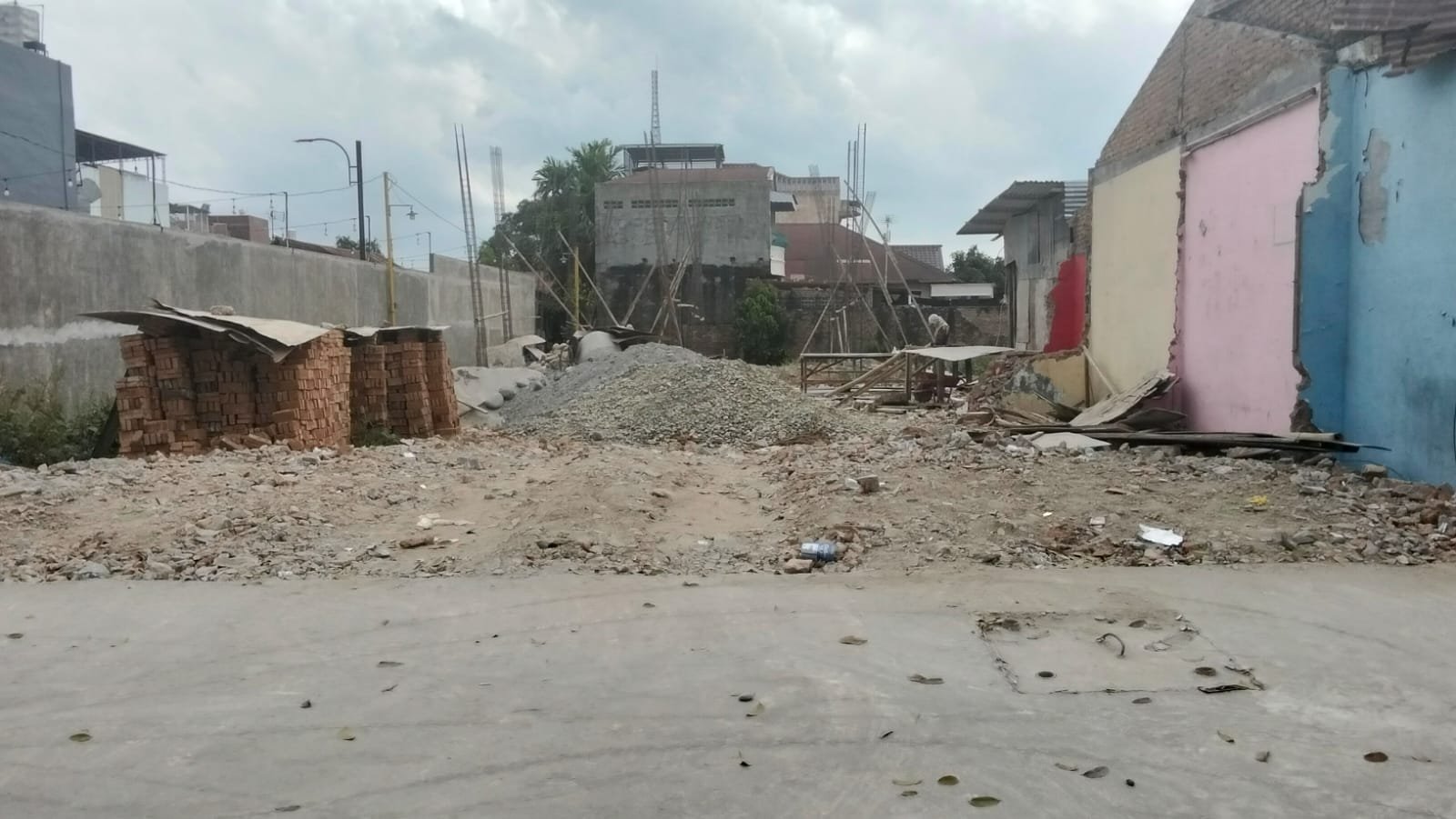 Bangunan belum memiliki PBG di Jalan Tuasan, Kelurahan Sidorejo Hilir, Kecamatan Medan Tembung sudah berlangsung, Kamis (12/2/2026)