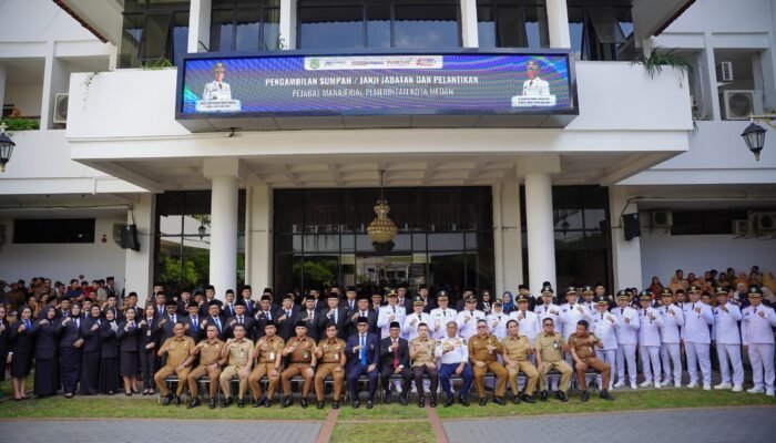 Wali Kota Medan, Rico Tri Putra Bayu Waas, Lantik 213 Pejabat Administrator Dan Pengawas Pemko Medan