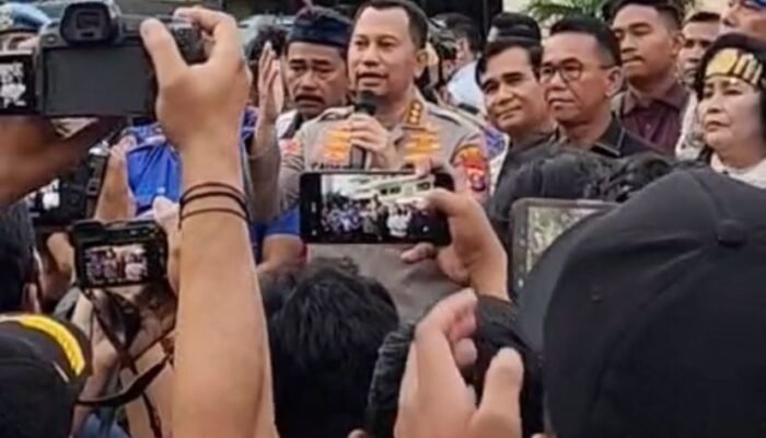 Kapolrestabes Medan Kombes Pol Dr Jean Calvijn Simanjuntak,SIK MH Apresiasi Massa Aksi Yang Kondusif