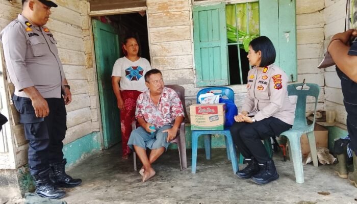 Sambut Peringatan Maulid Nabi Muhammad SAW, Polsek Kualu Hulu Bagikan Sembako Kepada Penderita Struk