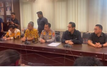Walikota Medan Rico Tri Bayu Putra Waas dan Wakil Walikota Medan Zakiyuddin Harahap bersama Kapolrestabes Medan Dr Jean Calvijn Simanjuntak,S.I.K MH menerima perwakilan massa aksi penolakan surat edaran