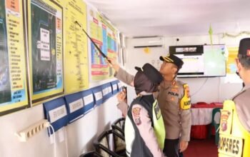 Kapolres Labuhan Batu, AKBP Wahyu Endrajaya SIK MSi saat melakukan pengecekkan Pospam Ketupat Lebaran 2026.