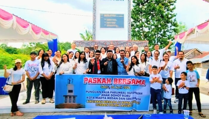 Punguan Parumbal Hutahaean Dohot Boru Kota Medan Gelar Ziarah dan Partangiangan di Tugu Parumbal