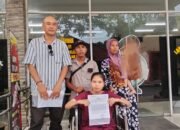 Sahnaz Dea Monica (19) didampingi kuasa hukumnya, Humisar Sianipar, SH.