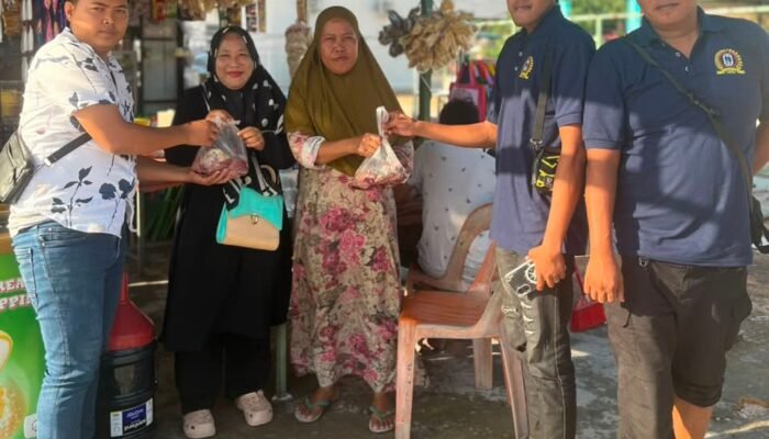 DPD GARNIZUN Kota Batam Salurkan Hewan Qurban dan Ratusan Bingkisan Daging kepada Pedagang UMKM