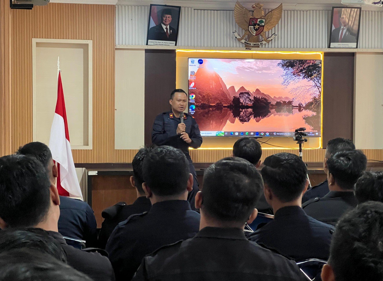 Rumah Tahanan Negara Kelas IIA Batam mengikuti kegiatan Zoom Meeting Pengarahan Direktur Jenderal Pemasyarakatan terkait pelaksanaan fungsi pengamanan dan pengawasan