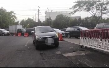 Antrean panjang kendaraan terjadi di SPBU