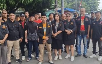 Tebar Kepedulian di Jumat Berkah, DPC GRIB Jaya Medan Bersama PAC GRIB Jaya Medan Petisah Bagikan 500 Nasi Kotak kepada Masyarakat
