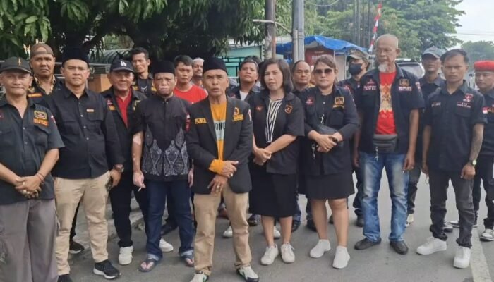 Tebar Kepedulian di Jumat Berkah, DPC GRIB Jaya Medan Bersama PAC GRIB Jaya Medan Petisah Bagikan 500 Nasi Kotak kepada Masyarakat