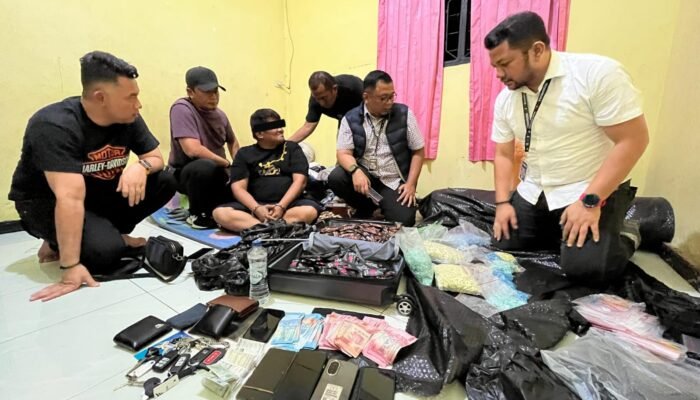 Bandar Narkoba Jaringan Malaysia Diringkus, 10.447 Butir Ekstasi, 828 Vape Narkoba, dan Uang Rp 246 Juta Disita