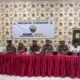 TEKS FOTO : Kapolsek Medan Area, AKP Muhammad Ainul Yaqin SH SIK MH dan seluruh personil Polsek Medan Area didampingi Lurah Denai, Irwansyah SPd MPd dan seluruh unsur muspika Kelurahan Denai saat memperkenalkan program BANG JAGA.