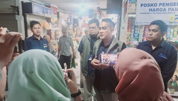 Sidak Pasar, Pimwil Bulog Sumut Budi Cahyanto Pastikan Minyakita dan Beras SPHP Aman, Harga Sesuai Ketentuan