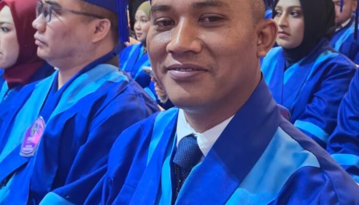 Dari Ruang Sidang ke Ruang Wisuda, Advokat Dongan Nauli Siagian Raih Gelar Magister Hukum di UMSU