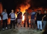 Diduga Milik Bandar Sabu “Uki”, Barak Narkoba di Aek Kanopan Timur Digerebek Warga, Polisi Bakar Lapak