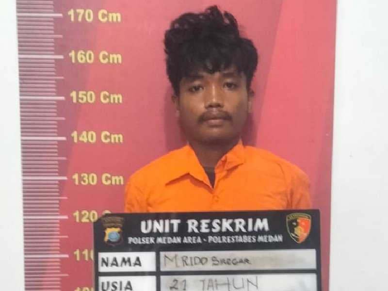 TEKS FOTO : Pelaku begal, Muhammad Ridho Siregar, saat menjalani pemeriksaan intensif di Mapolsek Medan Area.
