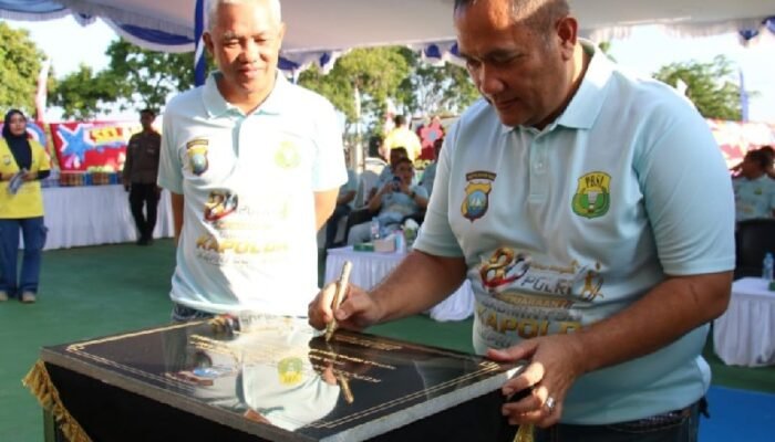 HUT Bhayangkara 80: Kapolda Kepri Buka Turnamen Badminton dan Resmikan GOR Gemilang