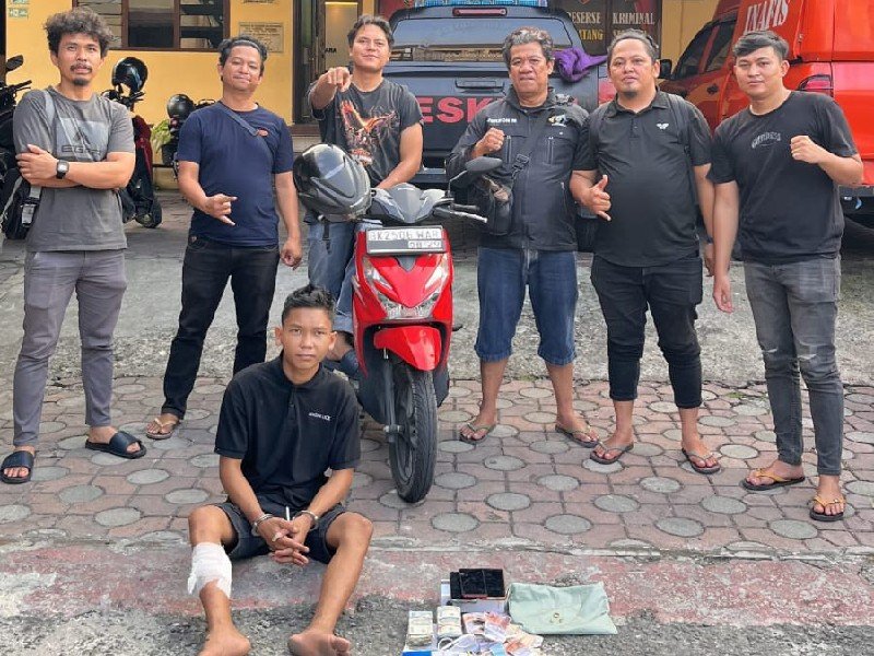 Pelaku, RS beserta barang bukti berupa 1 unit sepeda motor Honda Beat, 3 unit telepon seluler, 3 kartu ATM, 4 buku tabungan, perhiasan emas, STNK, KTP korban, dan uang tunai Rp2.286.000.