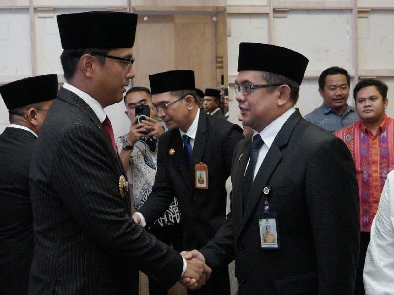 Walikota Medan, Rico Tri Putra Bayu Waas melantik dan mengambil sumpah 69 pejabat manajerial di lingkungan Pemko Medan. Acara digelar di Balai Kota Medan,