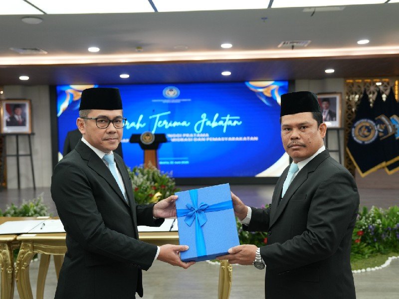 Direktur Jenderal Imigrasi, Hendarsam Marantoko dalam kesempatan itu melantik Saroha Manullang menjadi Kepala Kantor Wilayah Direktorat Jenderal Imigrasi NTT.