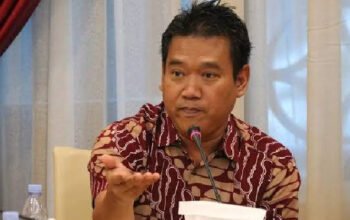 Sutrisno Pangaribuan Direktur Indonesian Government Watch mengkritik DPRDSU yang diduga melanggar aturan saat rapat paripurna pengajuan Ranperda Bank Sumut
