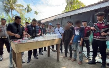 Polisi menggerebek sarang narkoba di area perkebunan Sei Mencirim yang dilengkapi CCTV dan membakar habis seluruh barak