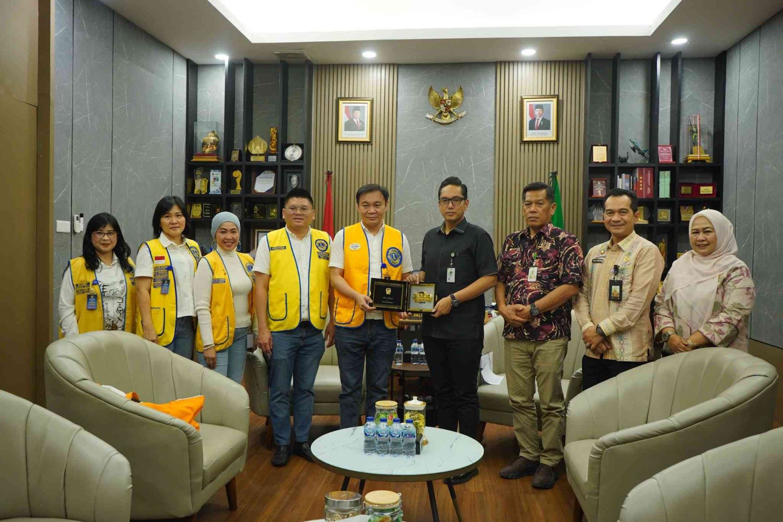 Wali Kota Medan Rico Waas terima audiensi pengurus Lion Club bahas Peringatan Hari Anak di CFD Lapangan Merdeka