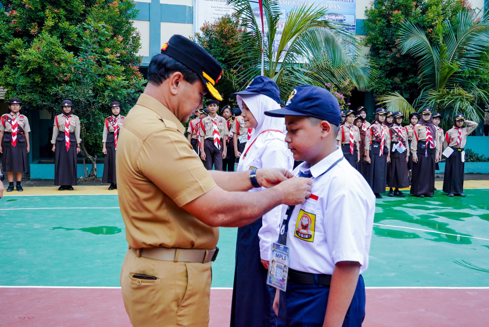 Aspemsos, Muhammad Sofyan membuka kegiatan tersebut yang ditandai dengan upacara bendera di UPT SMP Negeri 3 Medan, Jalan Pelajar, Medan Kota