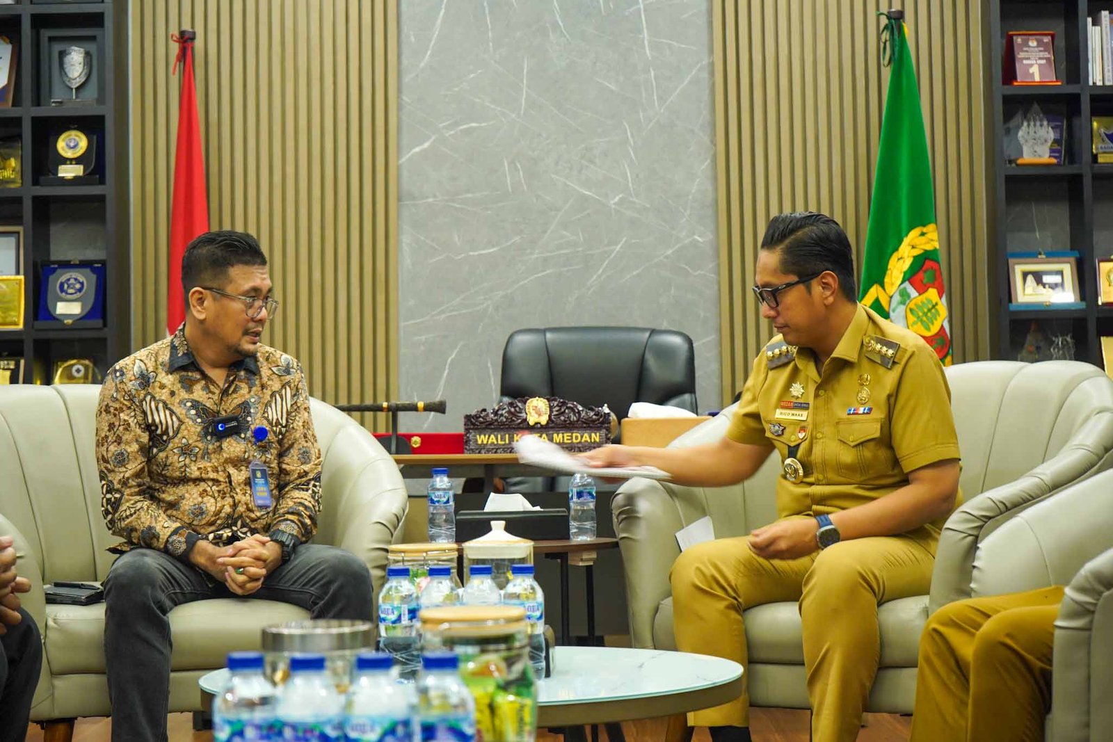Wali Kota Medan Rico Waas menerima audiensi pengurus SAS Center di Rumah Dinas Wali Kota Medan 13 Juli 2026