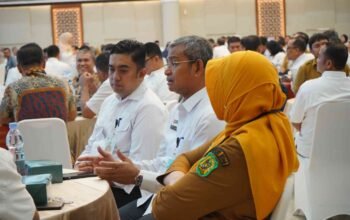 Sekda Kota Medan Wiriya Alrahman mewakili Wali Kota Rico Waas saat mengikuti Rakor Monitoring dan Asistensi Penggunaan Dana TKD Tambahan di Aula Raja Inal Siregar Kantor Gubernur Sumut