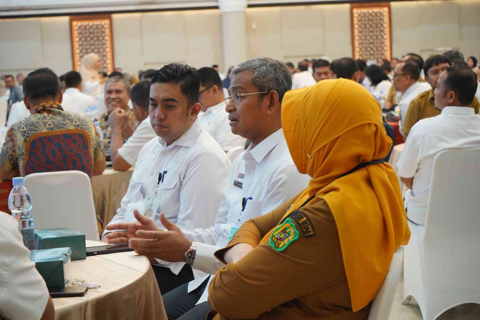 Sekda Kota Medan Wiriya Alrahman mewakili Wali Kota Rico Waas saat mengikuti Rakor Monitoring dan Asistensi Penggunaan Dana TKD Tambahan di Aula Raja Inal Siregar Kantor Gubernur Sumut