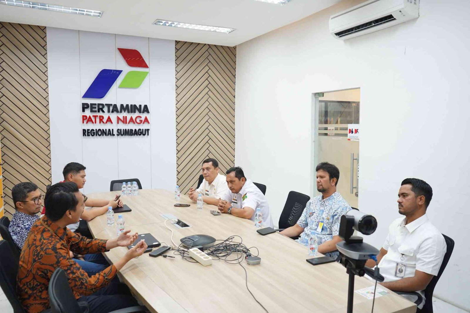 Asisten Perekonomian Pemko Medan Citra Effendi Capah saat pertemuan dengan Pertamina Patra Niaga Regional Sumbagut terkait antrean panjang BBM di SPBU Medan