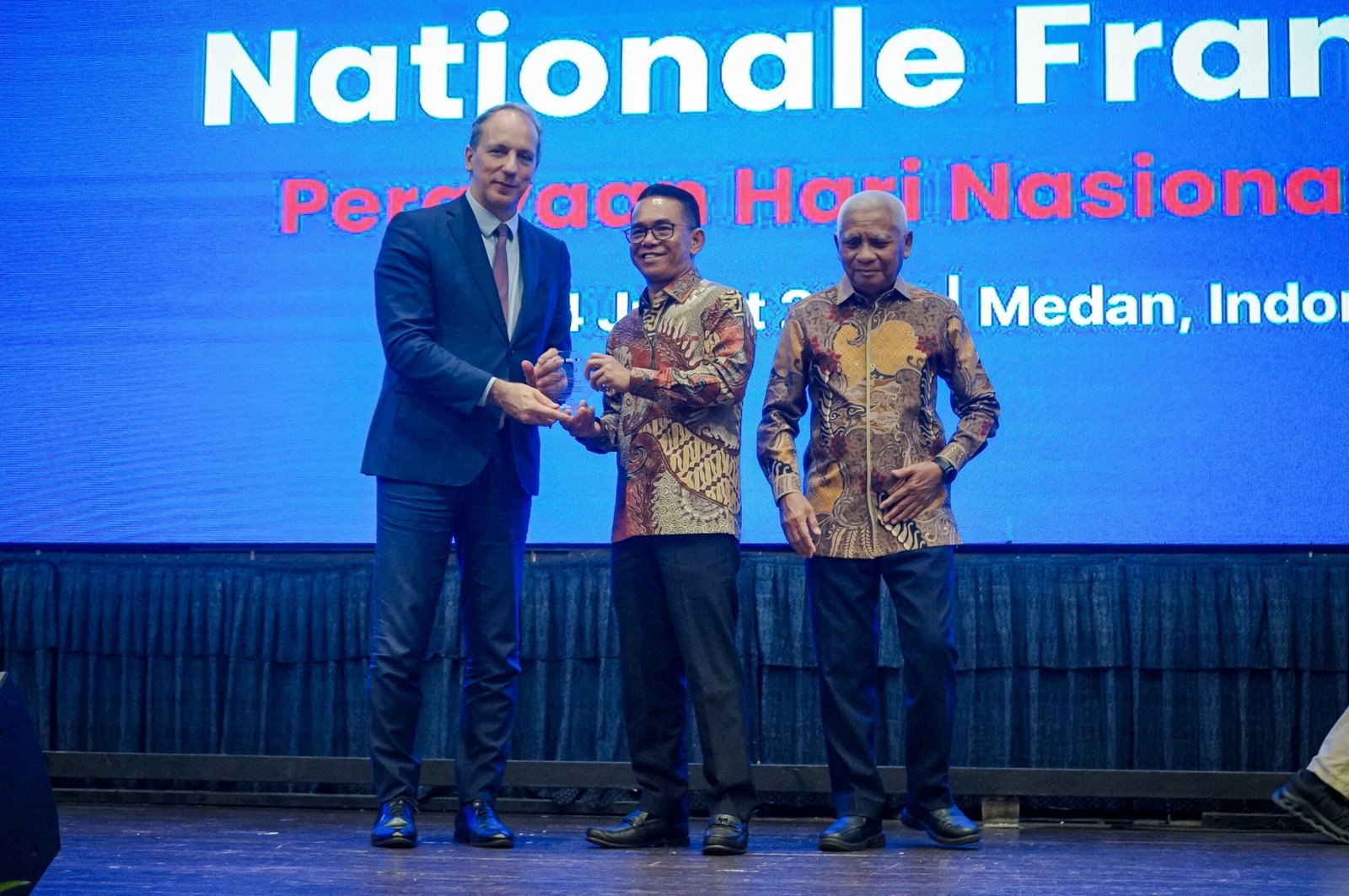 Zakiyuddin Harahap dan Dubes Prancis Fabien Penone dalam perayaan Bastille Day di Hotel Grand Mercure Medan