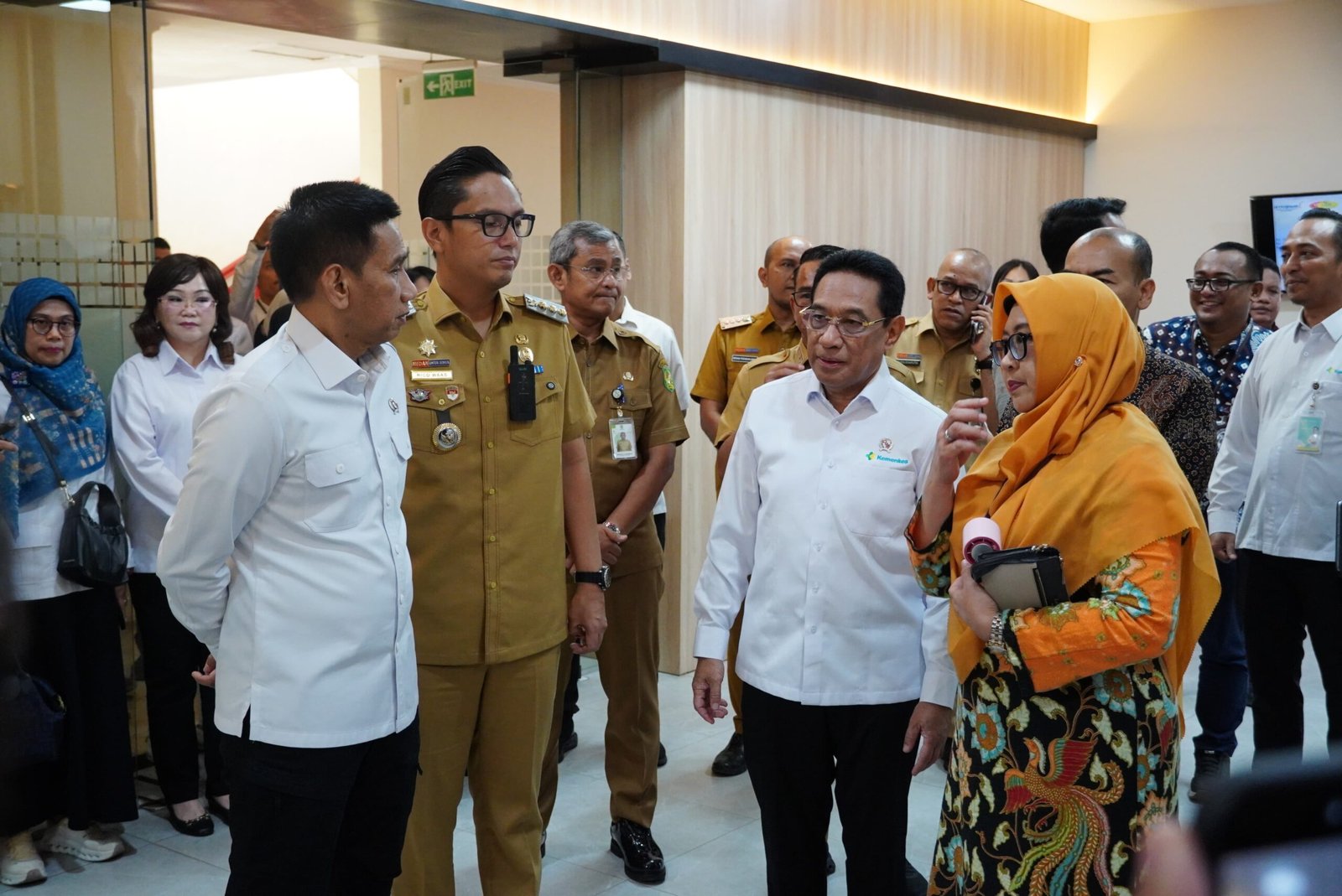 Wali Kota Medan Rico Tri Putra Bayu Waas bersama Wakil Menteri Kesehatan RI dr Benjamin Paulus meninjau layanan TB di RS Adam Malik