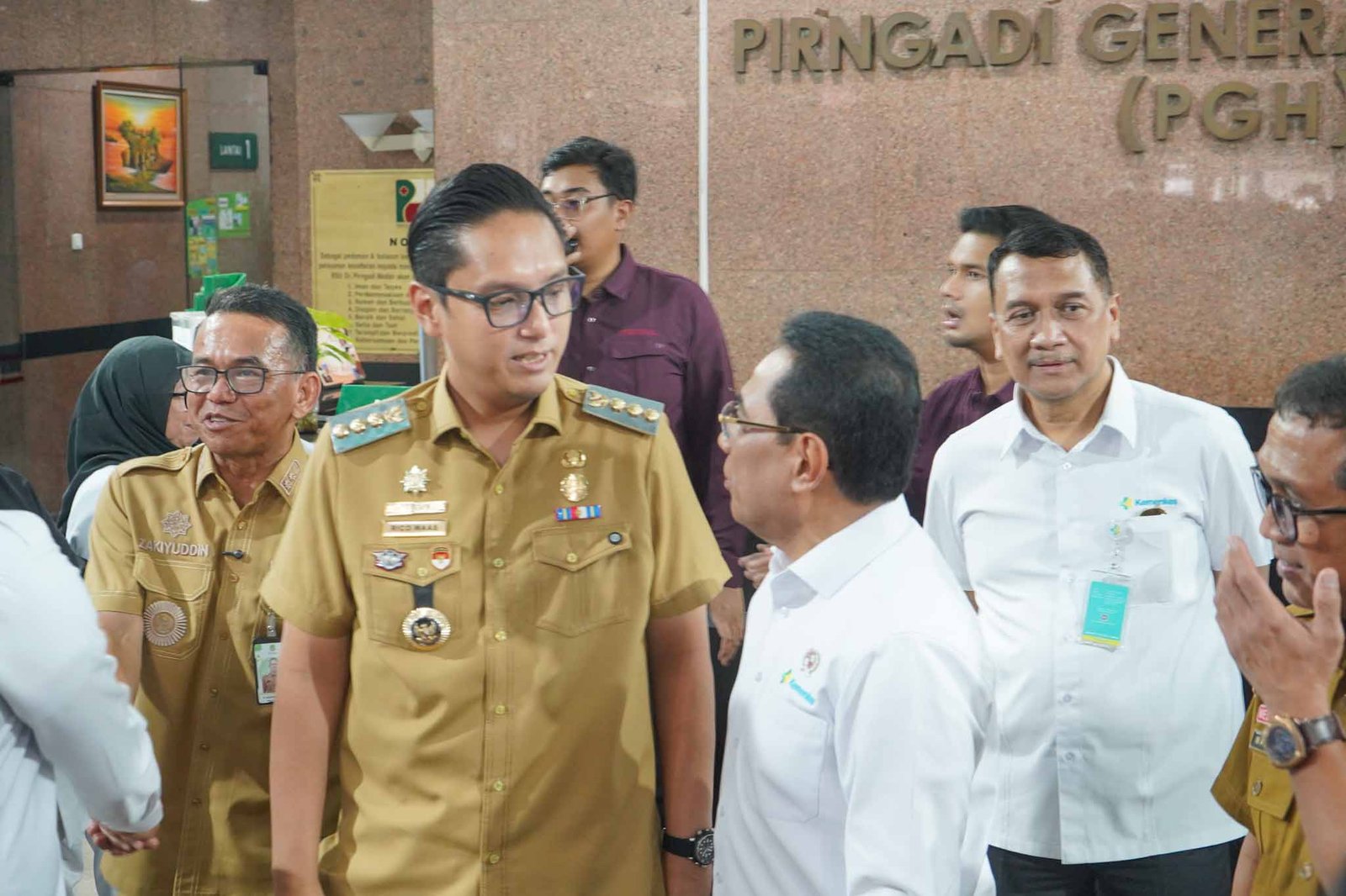 Wali Kota Medan Rico Waas mendampingi Wamenkes dr Benjamin Paulus meninjau RSUD Dr Pirngadi Medan untuk bahas revitalisasi dan kesiapan layanan TB