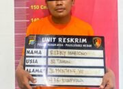 Sekuriti Rampas HP Lansia Berkursi Roda di Teras Rumah 