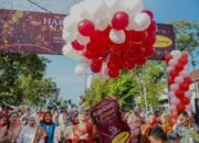 Ribuan perempuan berkebaya mengikuti parade Hari Kebaya Nasional 2026 di Lapangan Benteng Medan Sumatera Utara
