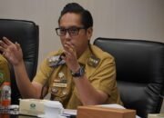 Wali Kota Medan Rico Tri Putra Bayu Waas memberikan arahan kepada jajaran PUD Pasar Kota Medan dalam rapat Monev Triwulan II di Balai Kota Medan