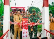 Pangdam I/Bukit Barisan Mayjen Hendy Antariksa dan Wali Kota Medan Rico Waas meresmikan Jembatan Perintis Garuda di Jalan Adisucipto Gang Rel Medan