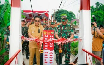 Pangdam I/Bukit Barisan Mayjen Hendy Antariksa dan Wali Kota Medan Rico Waas meresmikan Jembatan Perintis Garuda di Jalan Adisucipto Gang Rel Medan
