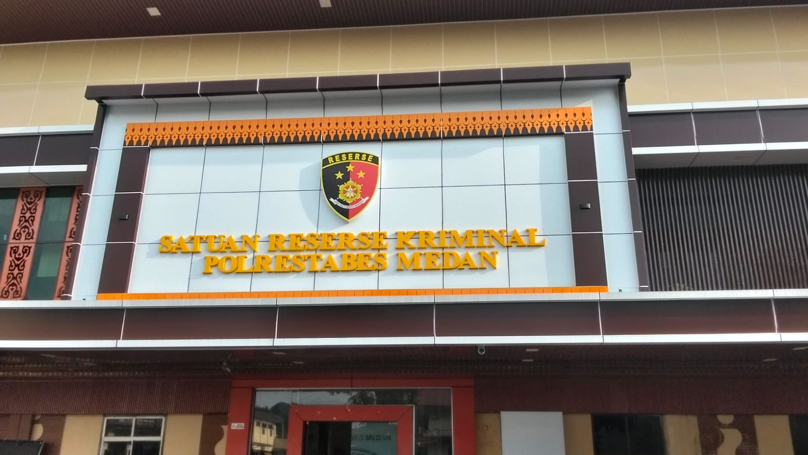 Kantor Satreskrim Polrestabes Medan tempat anggota DPRD Kota Medan AT diperiksa sebagai tersangka kasus pengeroyokan di Jalan Tapanuli
