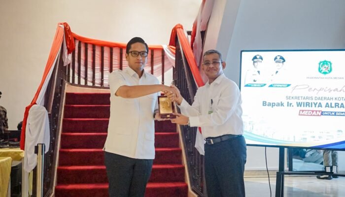 Rico Waas Apresiasi Dedikasi Sekda Wiriya Alrahman di Acara Purna Tugas