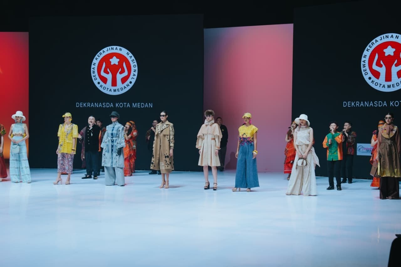 Koleksi busana Four Seasons karya desainer Medan di Indonesian Fashion Week