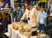 Rico Waas Kunjungi Stan PWPM, Bercanda Sebut “Cobra” dan Borong Produk UMKM