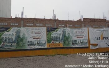 Papan informasi PBG pembangunan perumahan di Jalan Tuasan Medan Tembung yang diduga tidak sesuai jumlah unit di lapangan