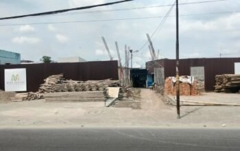 Aktivitas pembangunan Wins Square di Sei Kera Hilir I terus berjalan tanpa plang izin PBG