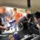 Polisi menunjukkan barang bukti 24 kilogram sabu yang disembunyikan di dinding mobil hasil pengungkapan Satresnarkoba Polrestabes Medan