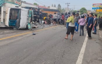 Jalur Medan Berastagi macet total akibat kecelakaan beruntun di Sibolangit