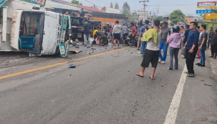 Truk Rem Blong di Sibolangit Tewaskan 4 Orang, Jalur Medan-Berastagi Macet Total